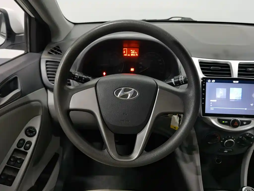 Hyundai Verna — миниатюра 11