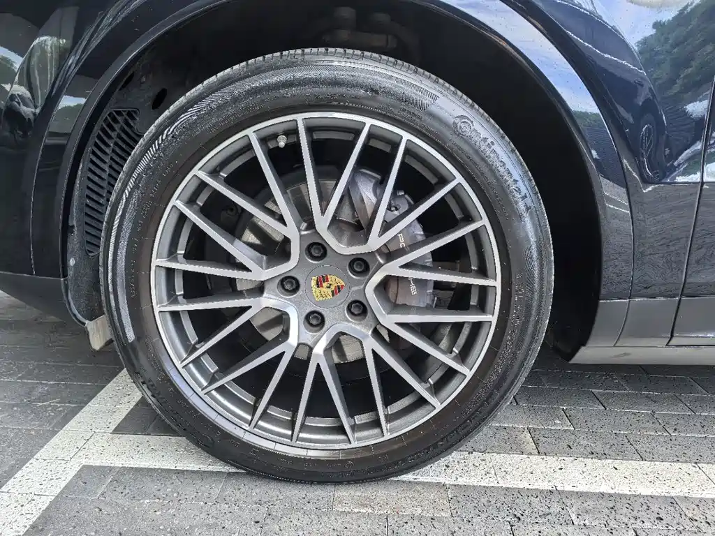 Porsche Cayenne — миниатюра 7