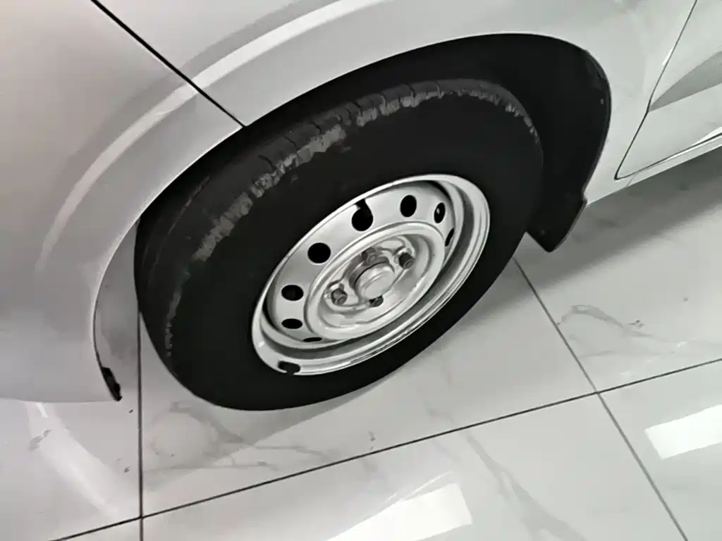 Wuling Hongguang V — миниатюра 23