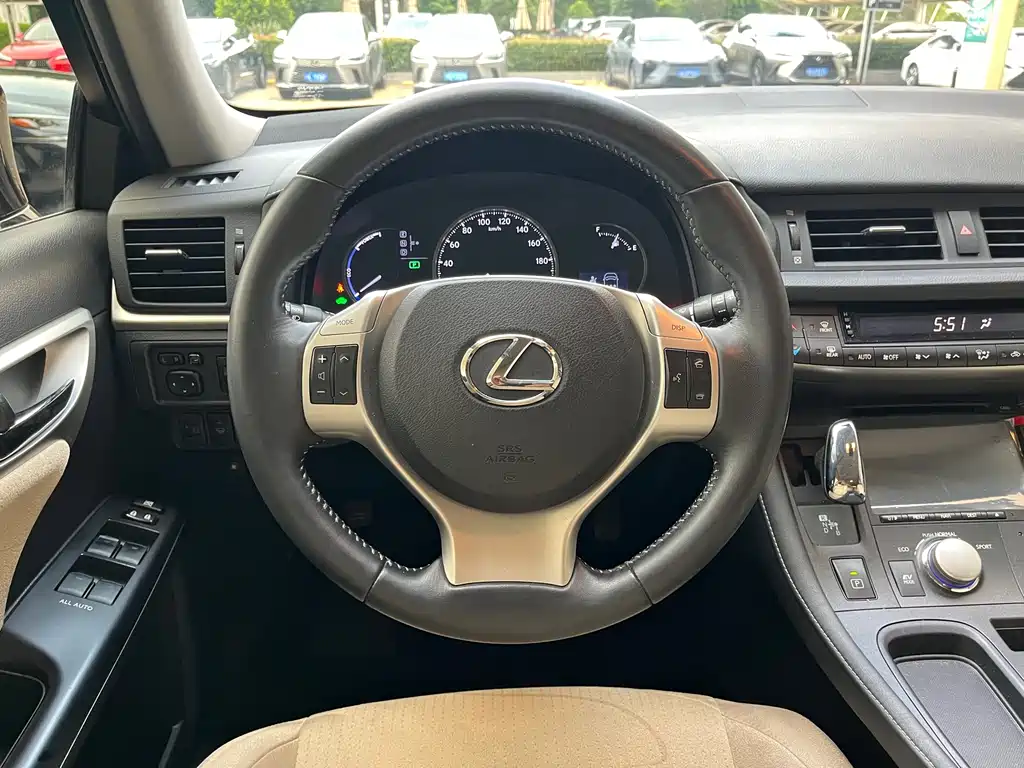 Lexus CT — миниатюра 15