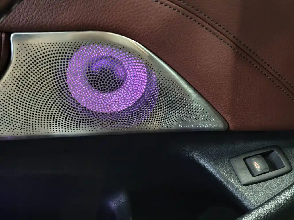 BMW 5 Series — миниатюра 14