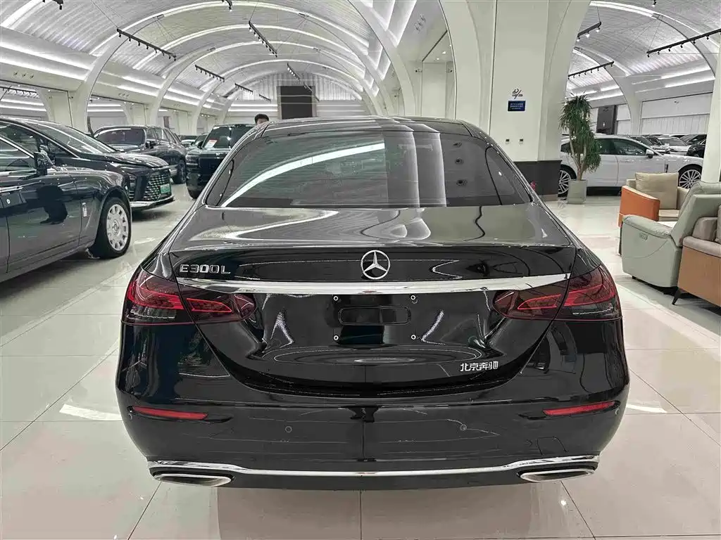 Mercedes-Benz E-Class — миниатюра 18