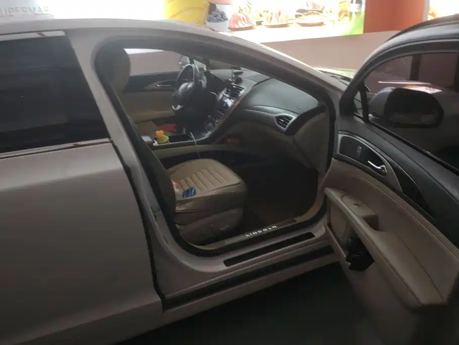 Lincoln MKZ — миниатюра 8