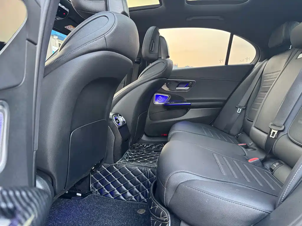 Mercedes-Benz C-Class — миниатюра 12