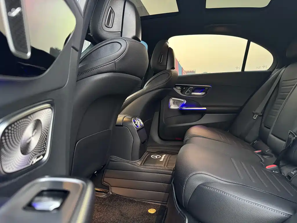 Mercedes-Benz C-Class — миниатюра 17