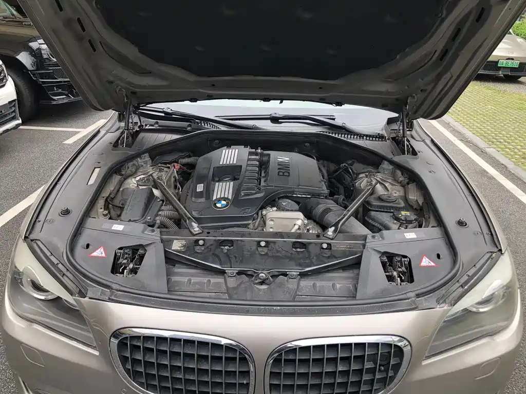 BMW 7 Series — миниатюра 5