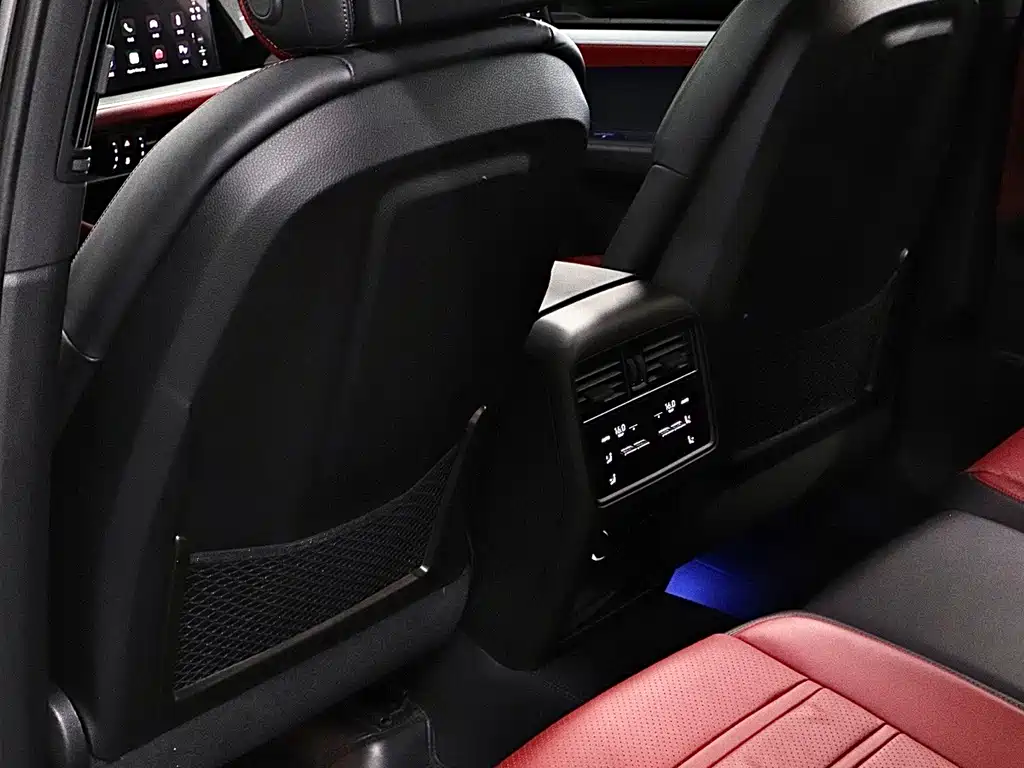 Porsche Cayenne — миниатюра 13