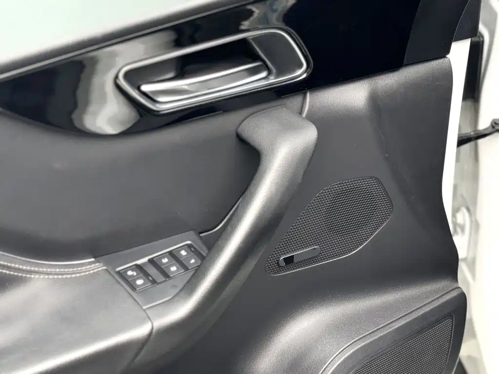 Jaguar F-PACE — миниатюра 5