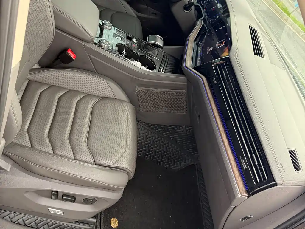 Volkswagen Touareg — миниатюра 7