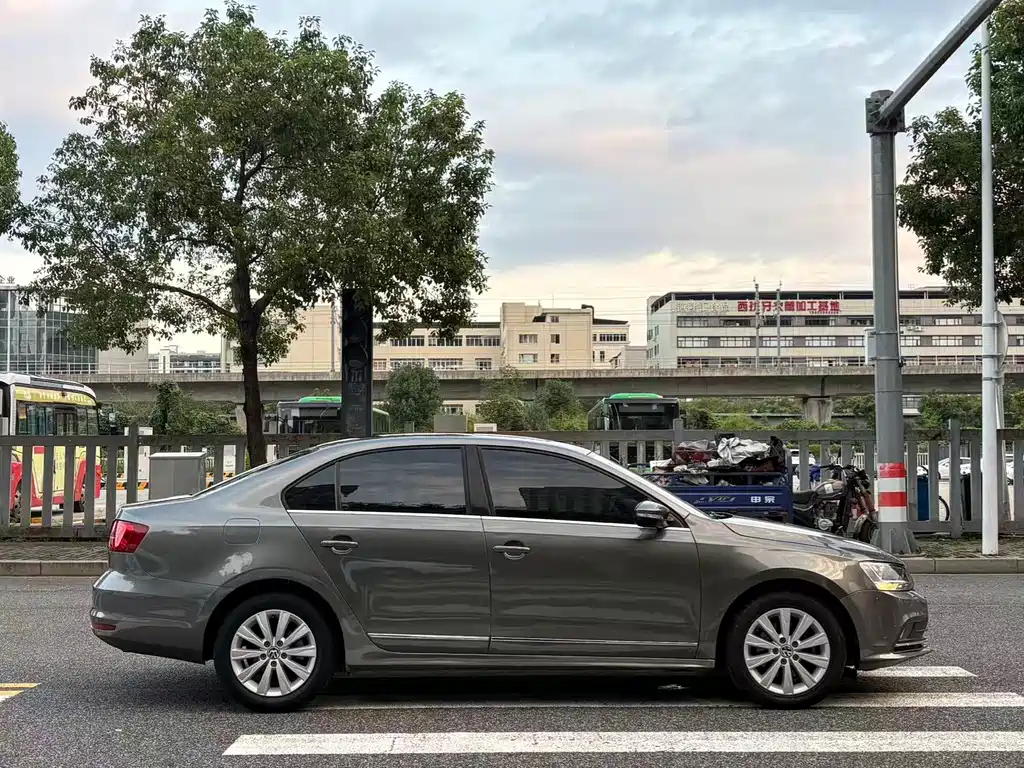 Volkswagen Sagitar — миниатюра 4
