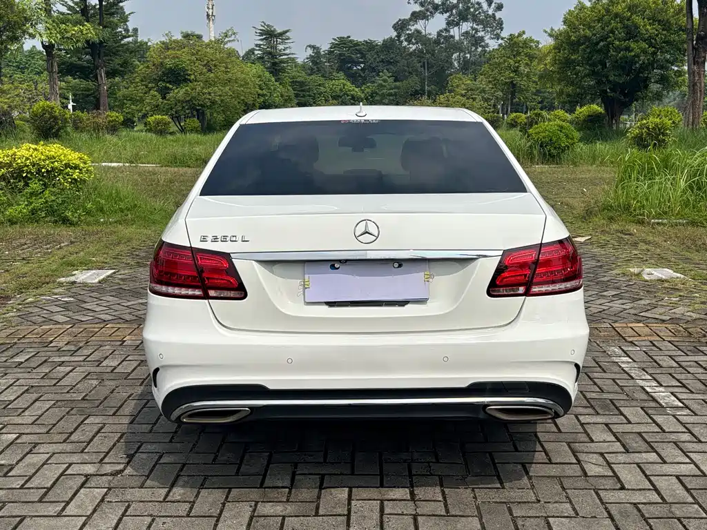 Mercedes-Benz E-Class — миниатюра 7