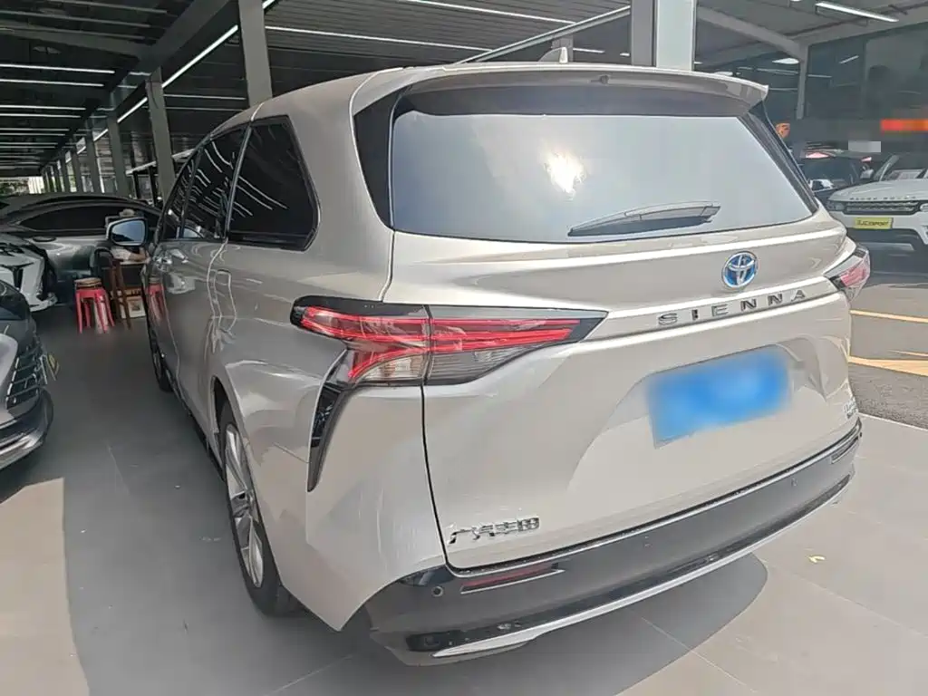 Toyota Sienna — миниатюра 5