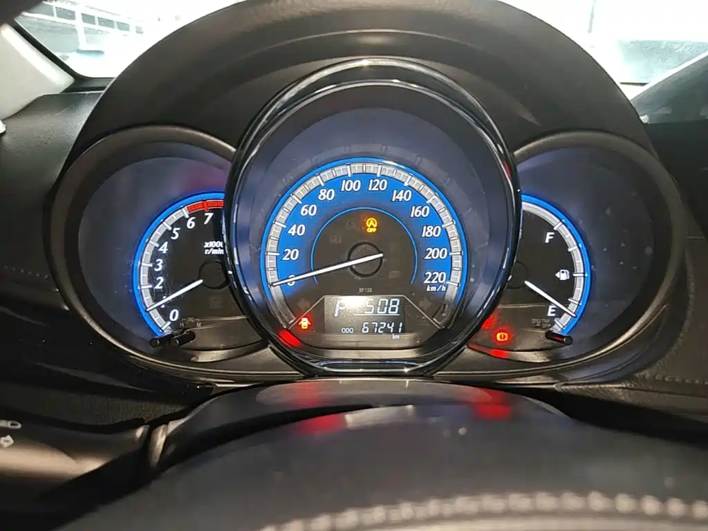 Toyota Yaris L — миниатюра 12