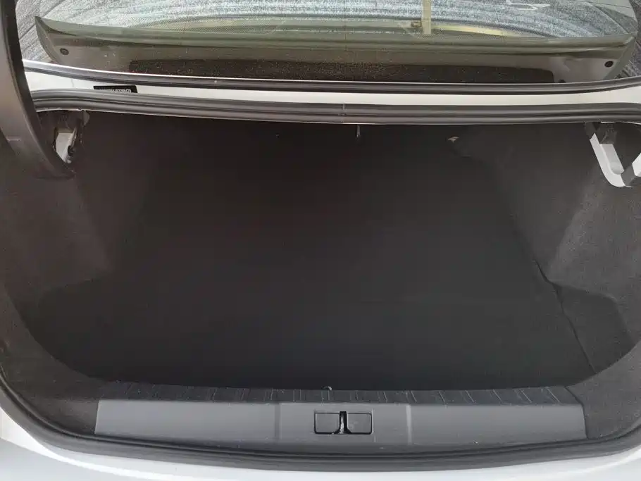 Peugeot 408 — миниатюра 4