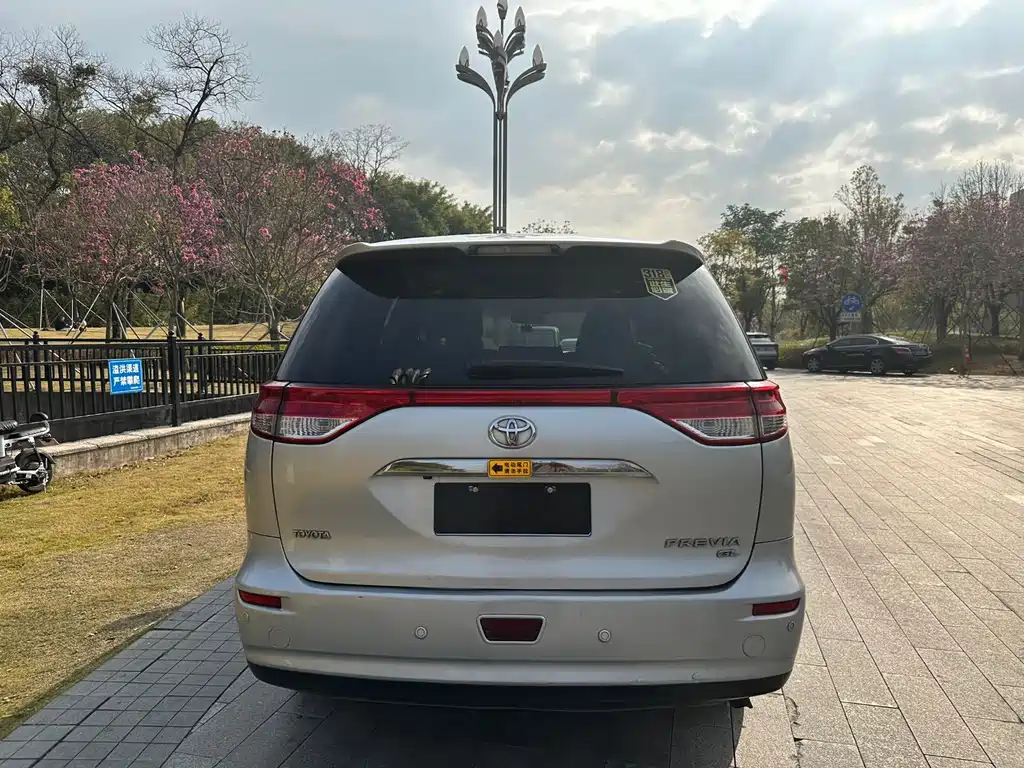 Toyota Previa — миниатюра 11