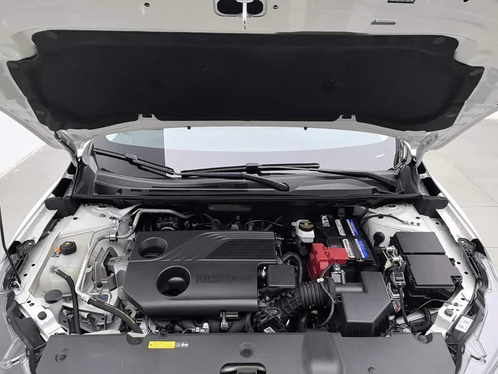 Nissan Sylphy 1.6 л 2024 г. Белый, пробег 48900 км