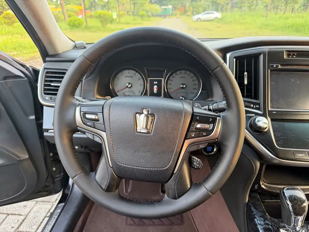 Toyota Crown — миниатюра 21