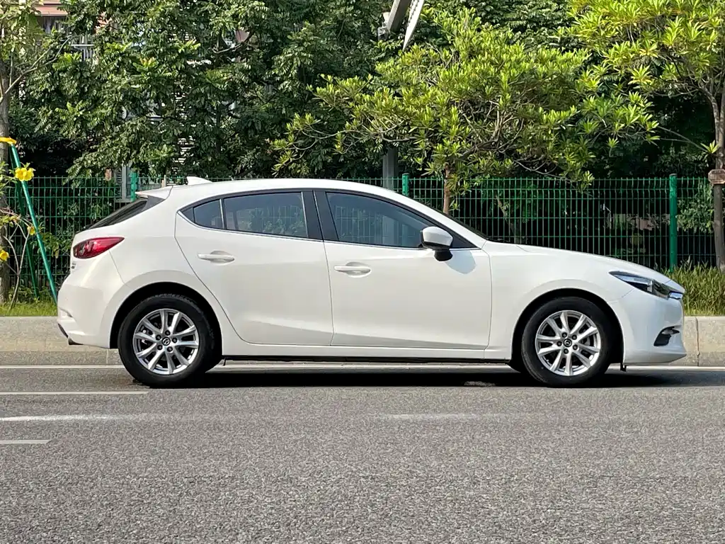 Mazda 3 Axela — миниатюра 18