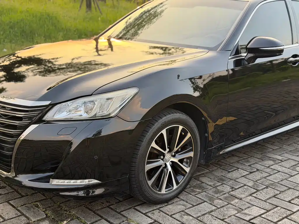 Toyota Crown — миниатюра 9