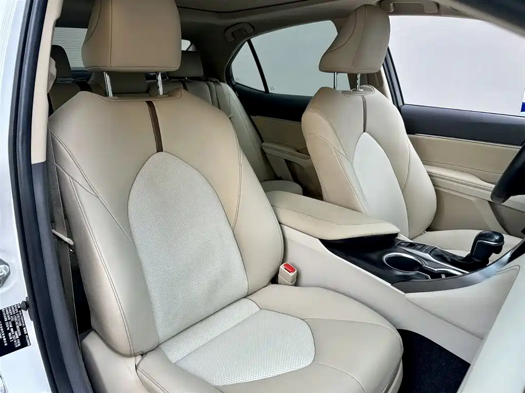 Toyota Camry 2021 2.5G Luxury