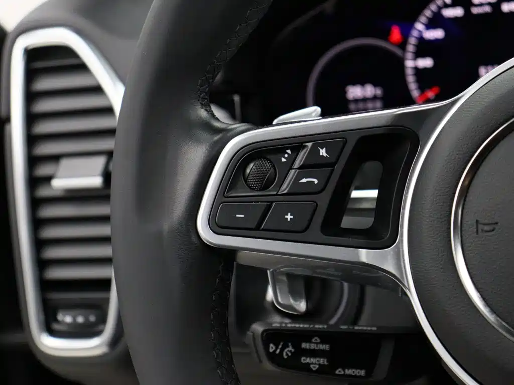 Porsche Cayenne — миниатюра 17