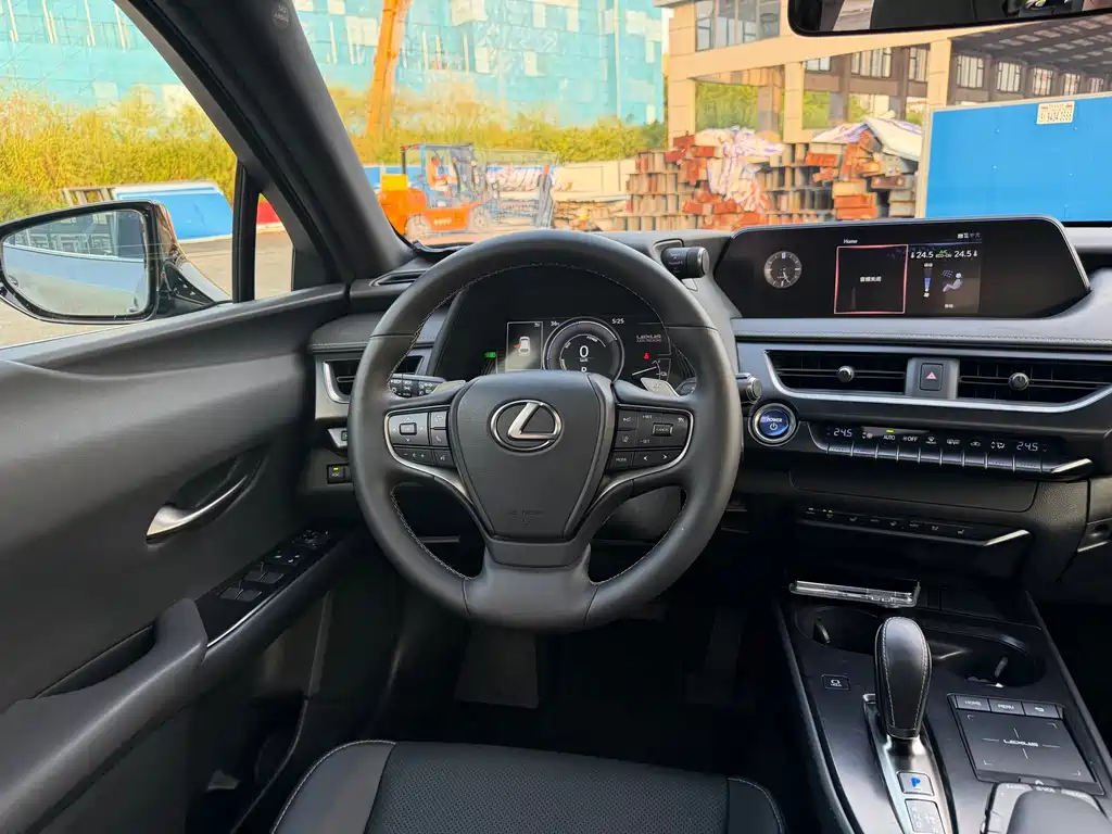 Lexus UX New Energy — миниатюра 7