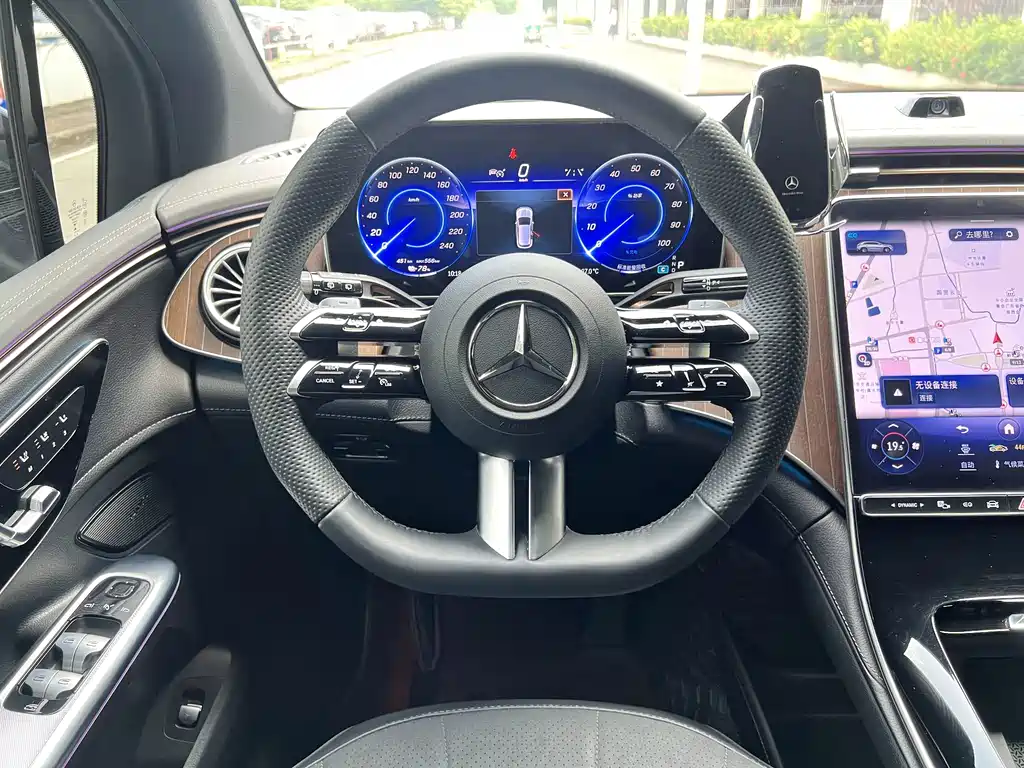 Mercedes-Benz EQE SUV — миниатюра 17