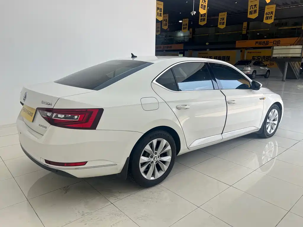 Skoda Superb — миниатюра 11