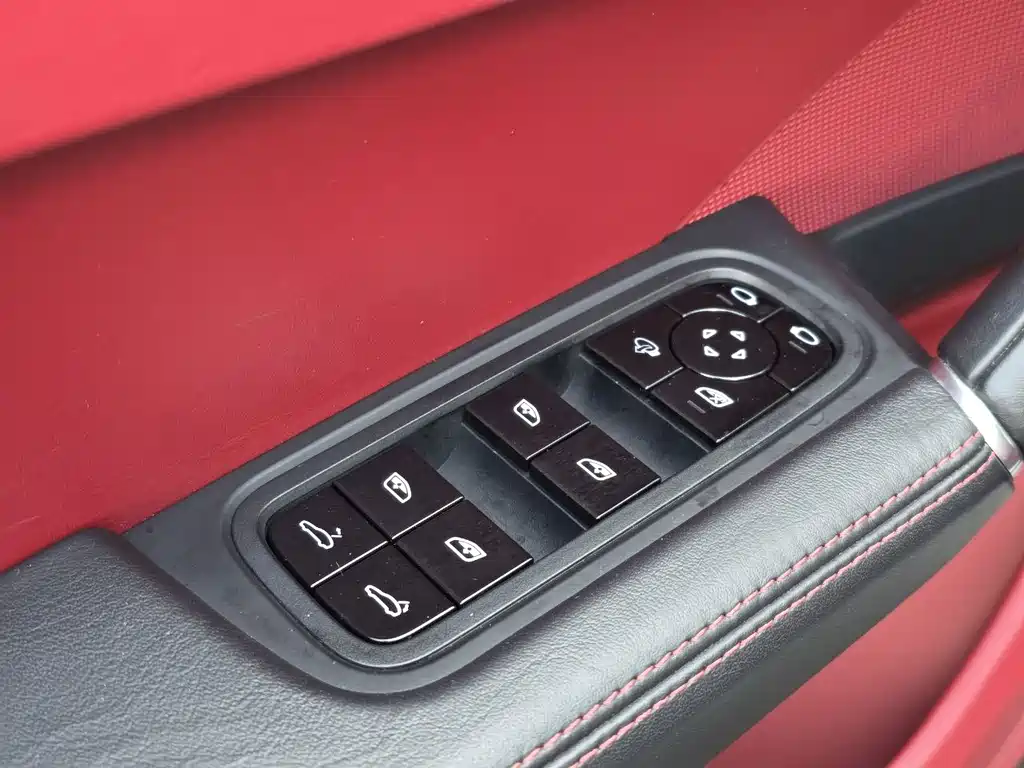Porsche Cayenne — миниатюра 11