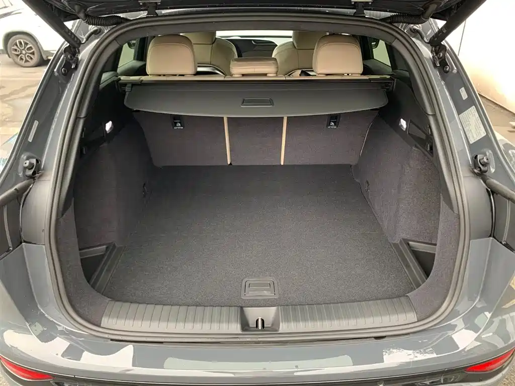 Audi Q6L e-tron
