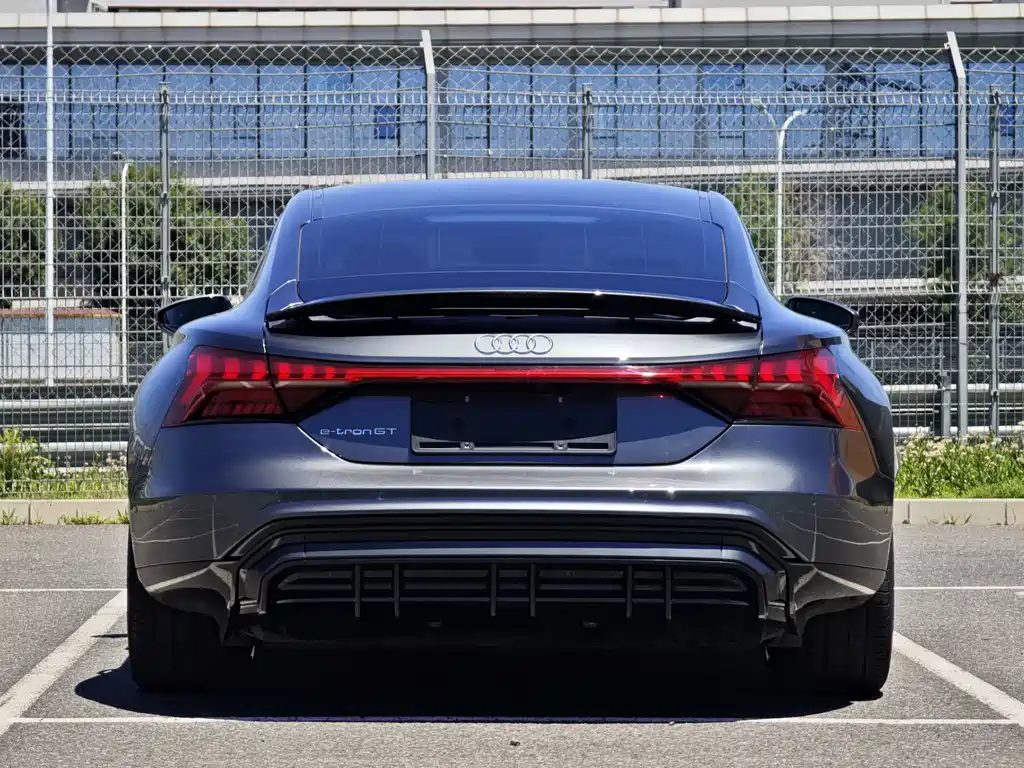 Audi e-tron GT — миниатюра 14