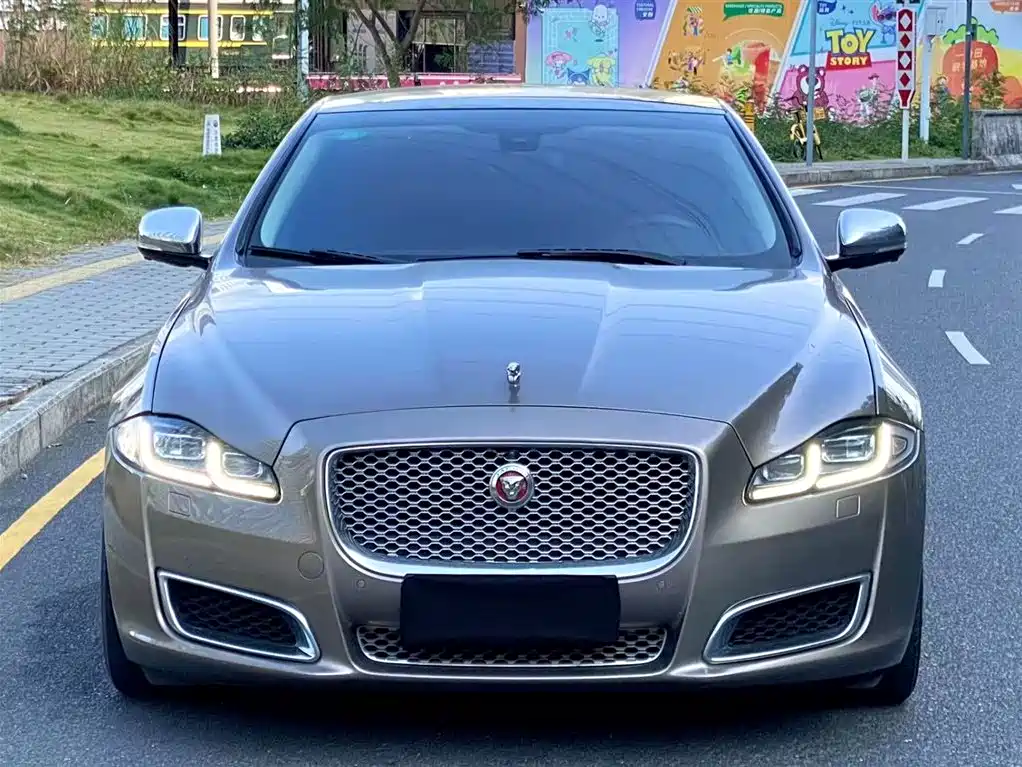 JAGUAR XJ