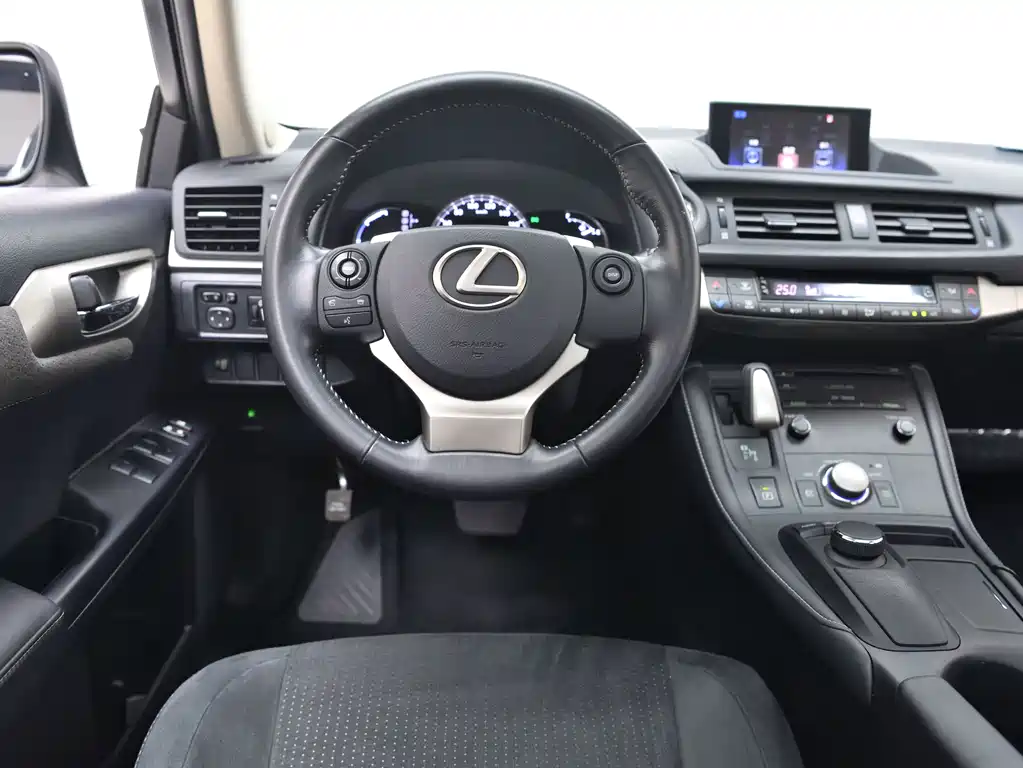 Lexus CT — миниатюра 17