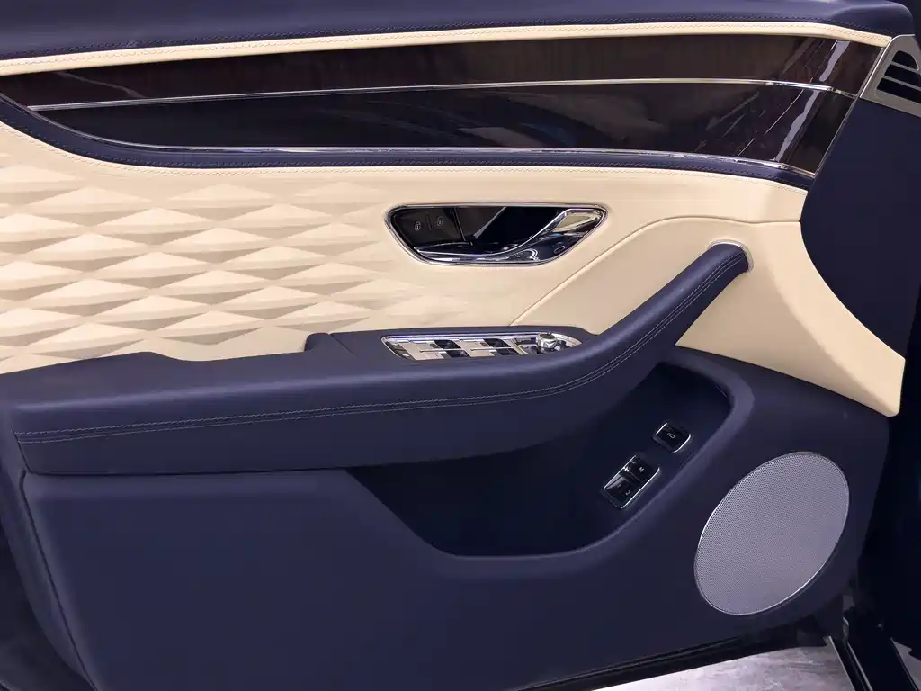 Bentley Flying Spur — миниатюра 12