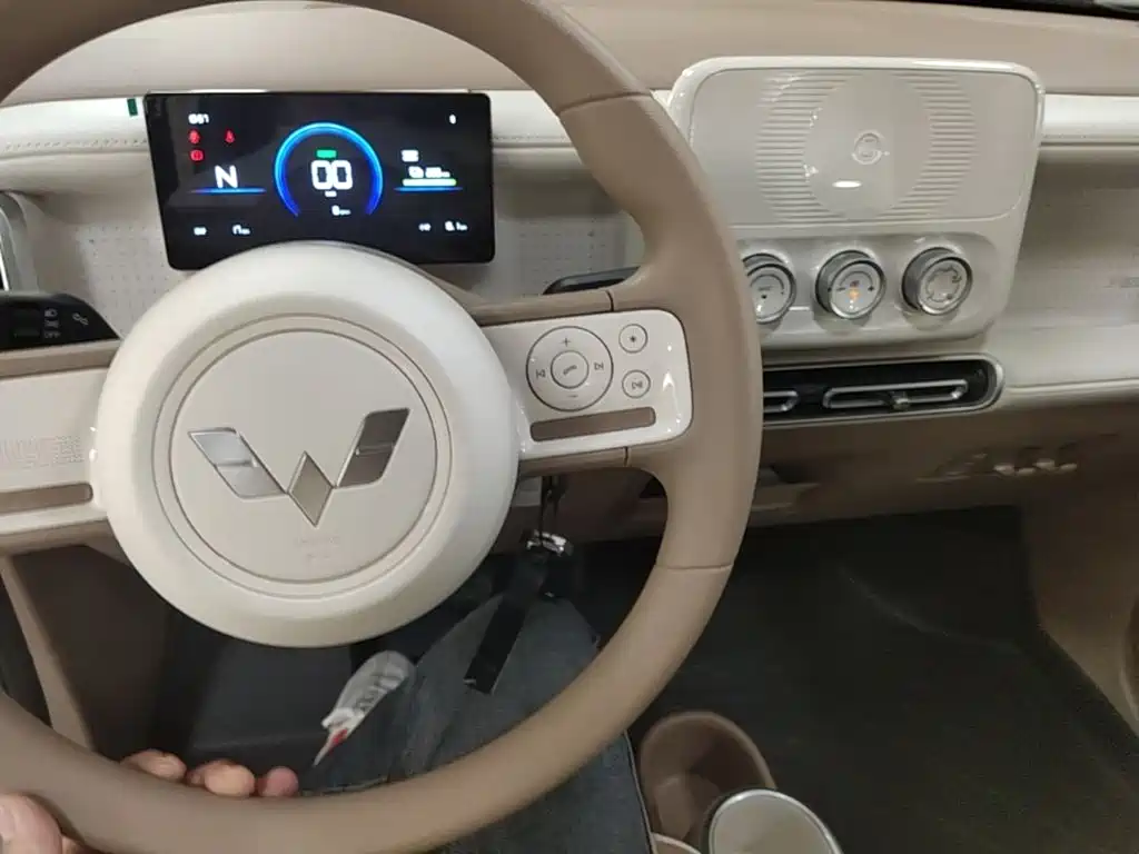 Wuling MINIEV — миниатюра 10