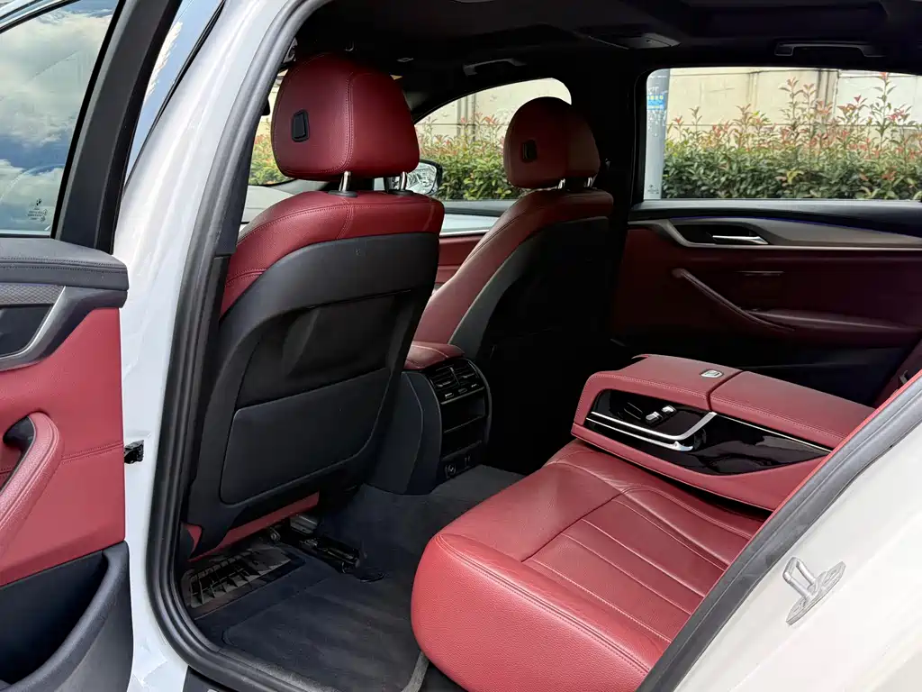 BMW 5 Series — миниатюра 7