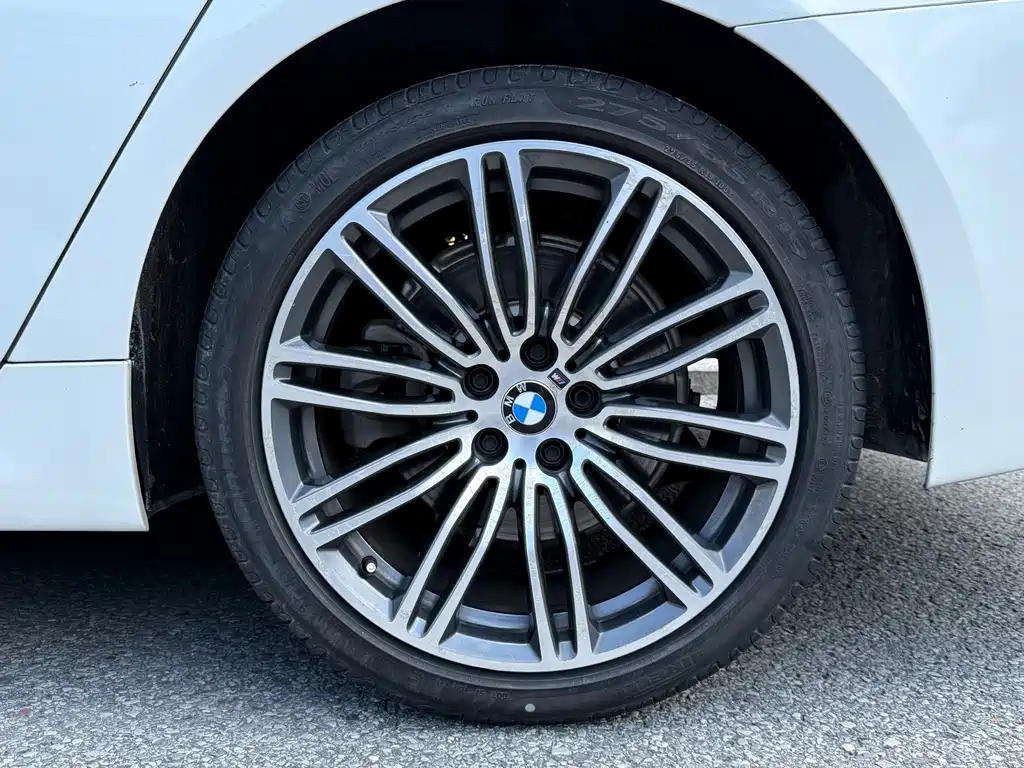 BMW 5 Series — миниатюра 14