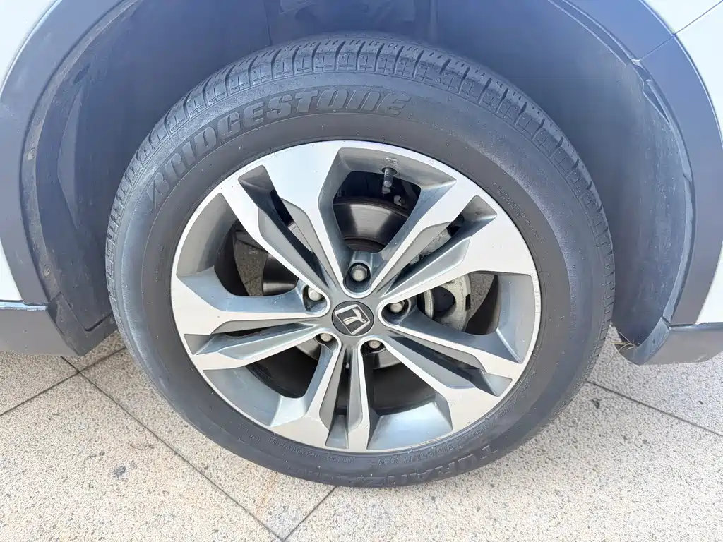 Luxgen U6 — миниатюра 17