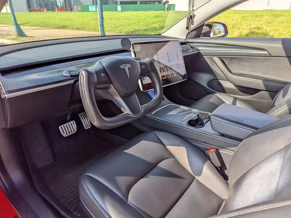 Tesla Model 3 — миниатюра 10