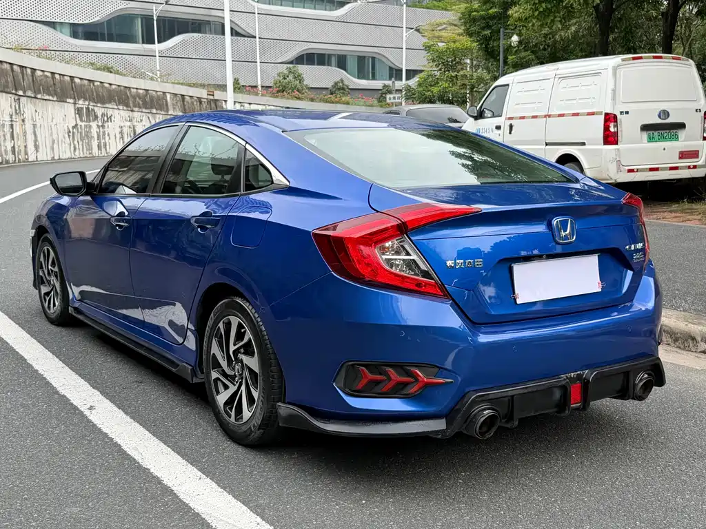 Honda Civic — миниатюра 13