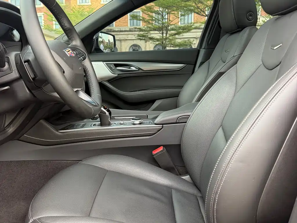 Cadillac CT5 — миниатюра 8