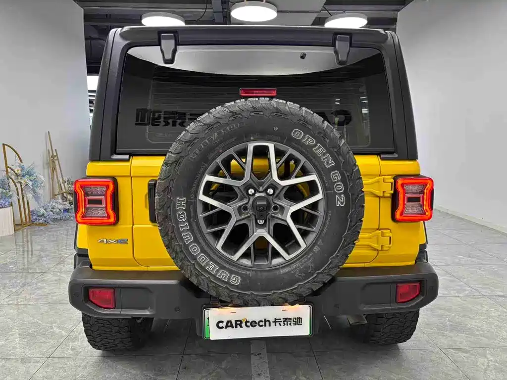Jeep Wrangler PHEV 4-door 2.0T 4xe Sahara, фото 5