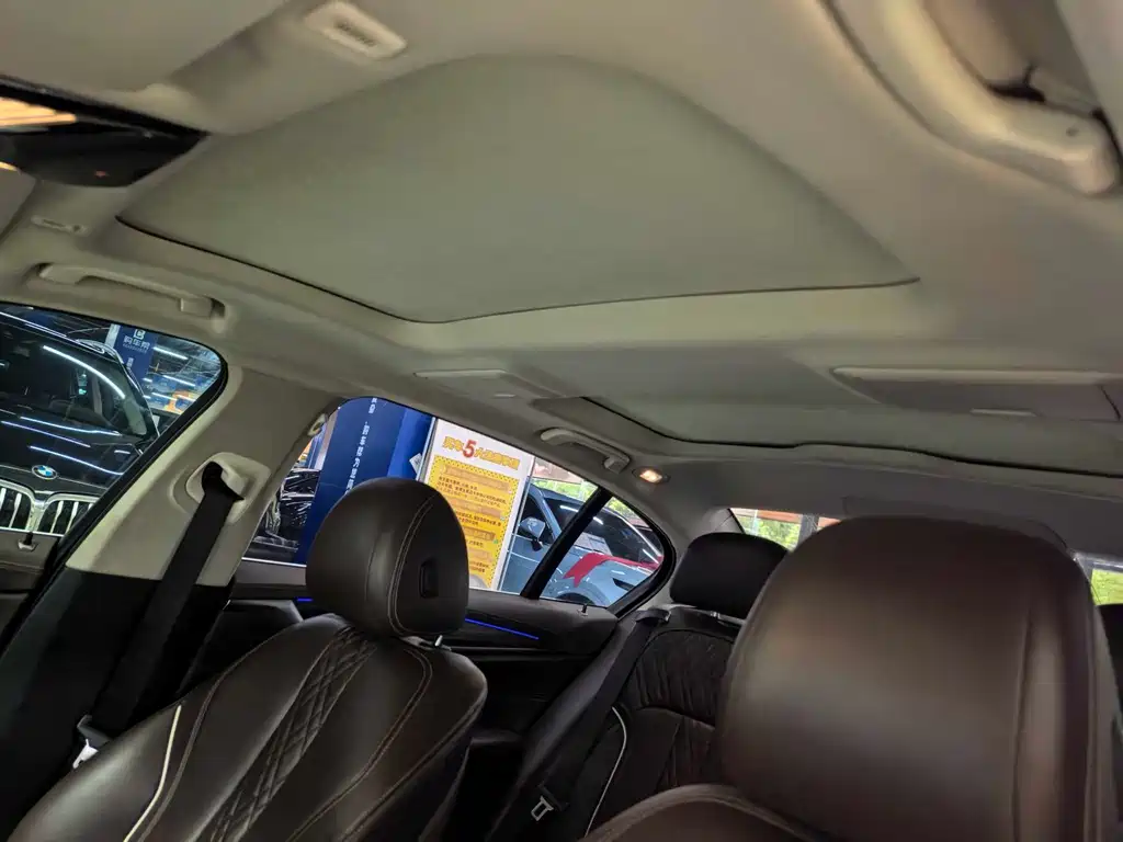 BMW 5 Series New Energy — миниатюра 11
