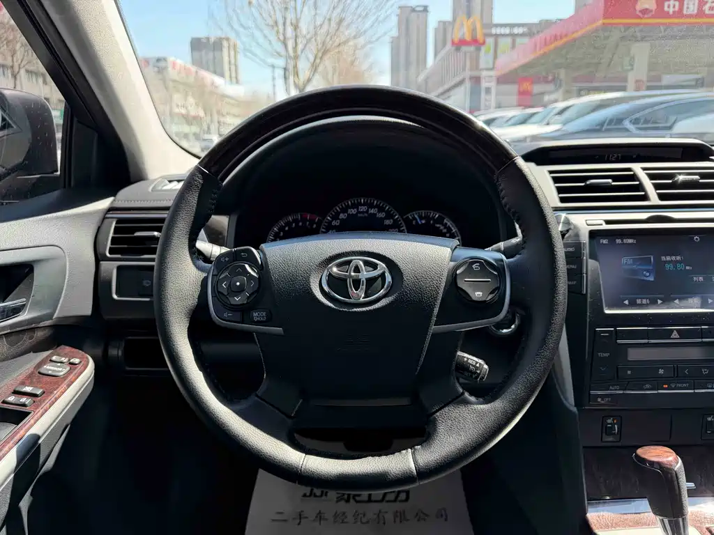 Toyota Camry 2016 2.5G Luxury