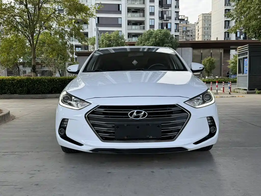 Hyundai Elantra — миниатюра 3