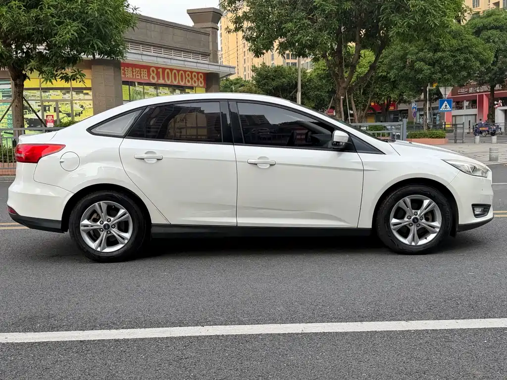 Ford Focus — миниатюра 11