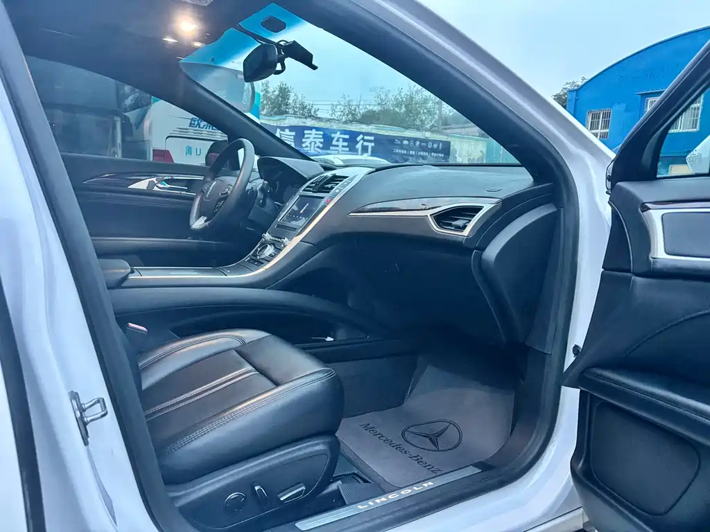Lincoln MKZ — миниатюра 8