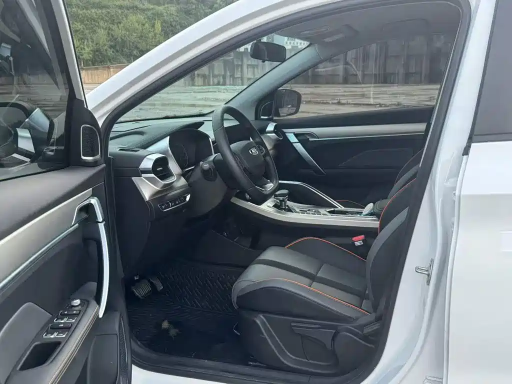 Geely Binyue — миниатюра 12