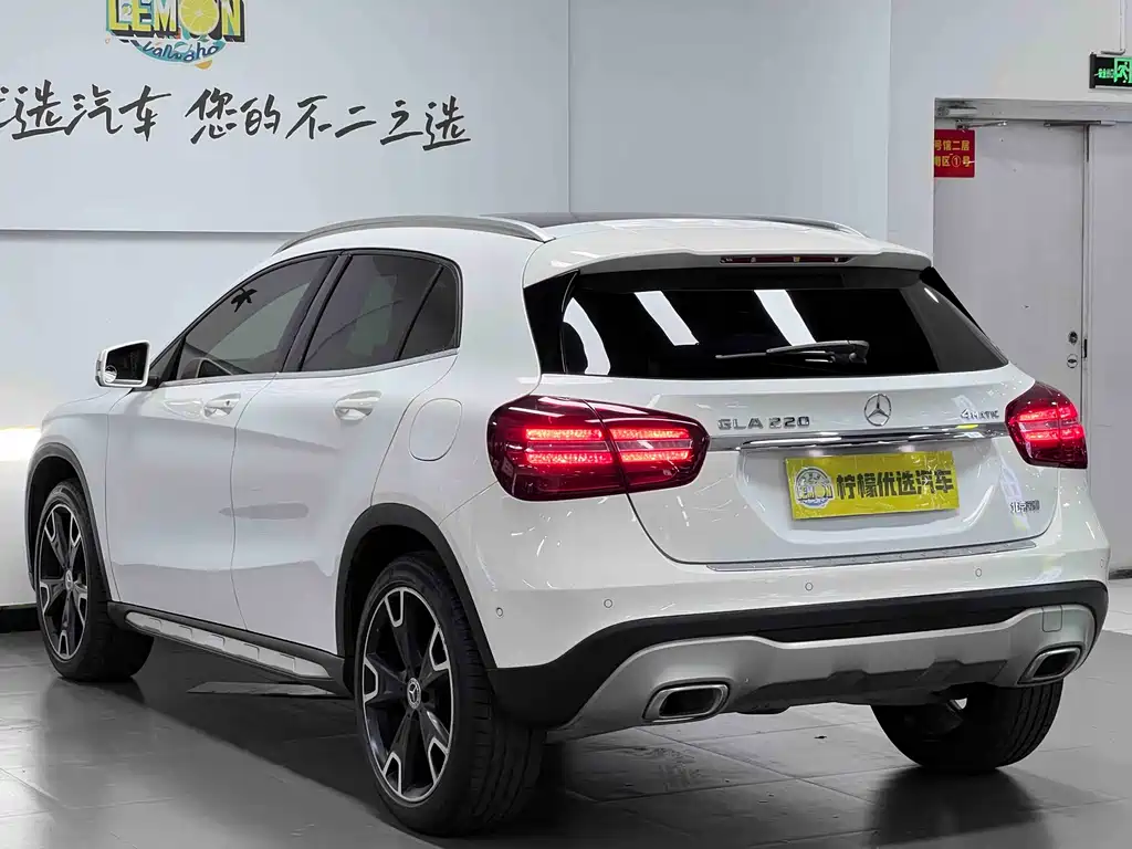 Mercedes-Benz GLA 2017 GLA 220 4MATIC Fashion