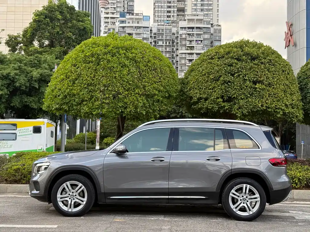 Mercedes-Benz GLB — миниатюра 8
